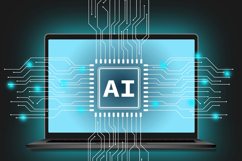 株式会社SORAQがAI最適化を説明するラップトップ画面でウェブマーケティング・ホームページ制作・運用会社の提案を示している